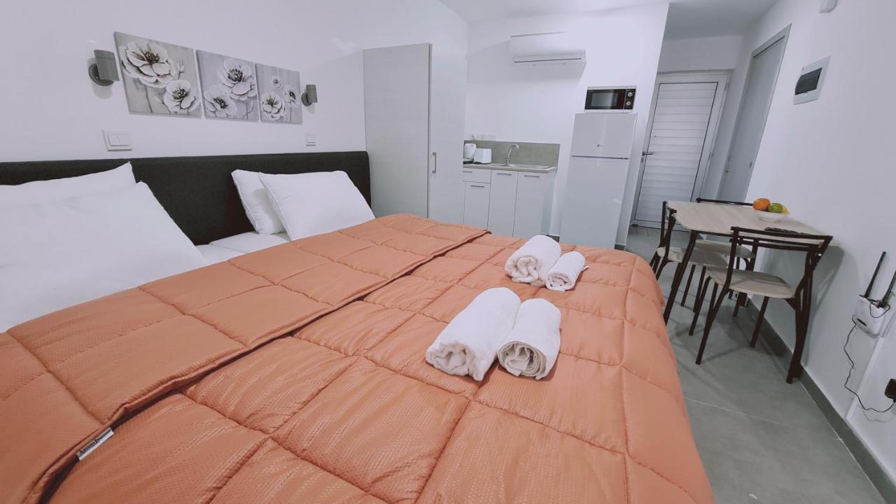 Stay Napa Living Studios Айя-Напа Екстер'єр фото